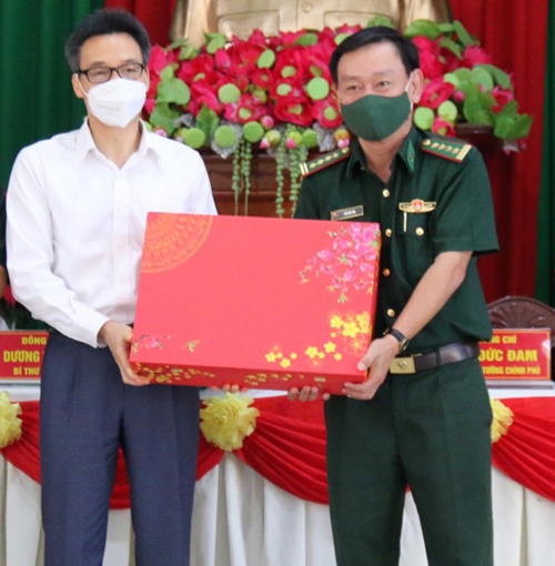 Phó thủ tướng Vũ Đức Đam thăm, chúc Tết Bộ đội Biên phòng tỉnh Bình Thuận